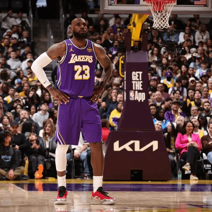 bb体育-NBA官方：詹姆斯距历史进球数第一人仅差11球，今日有望登顶