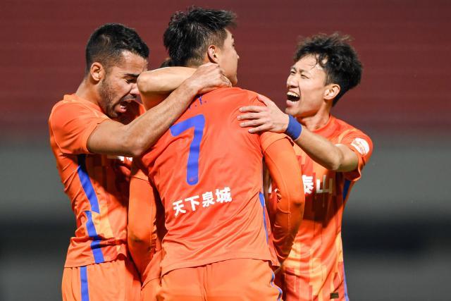 体育社区-泰山11年后再夺中超桂冠 队史5冠仅逊八星连穗